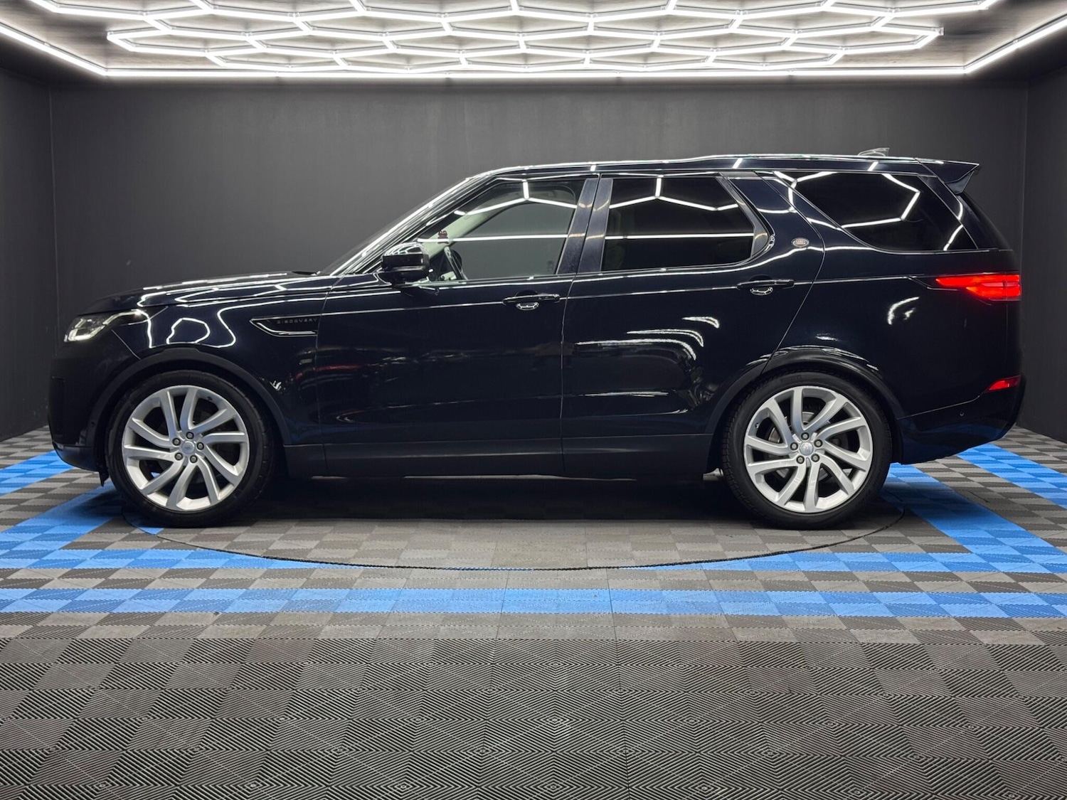 Used Land Rover Discovery 2017 for sale - 76136626: Photo 8