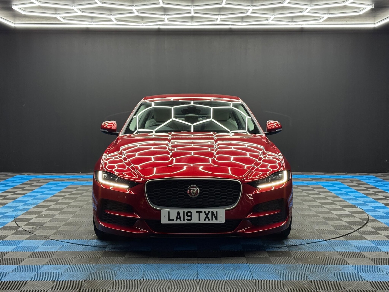 Used Jaguar XE for sale - 77671824: Photo 2