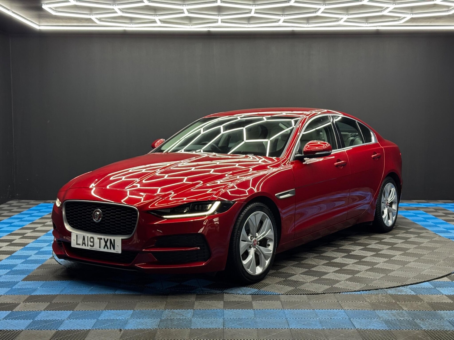 Used Jaguar XE for sale - 77671824: Photo 3