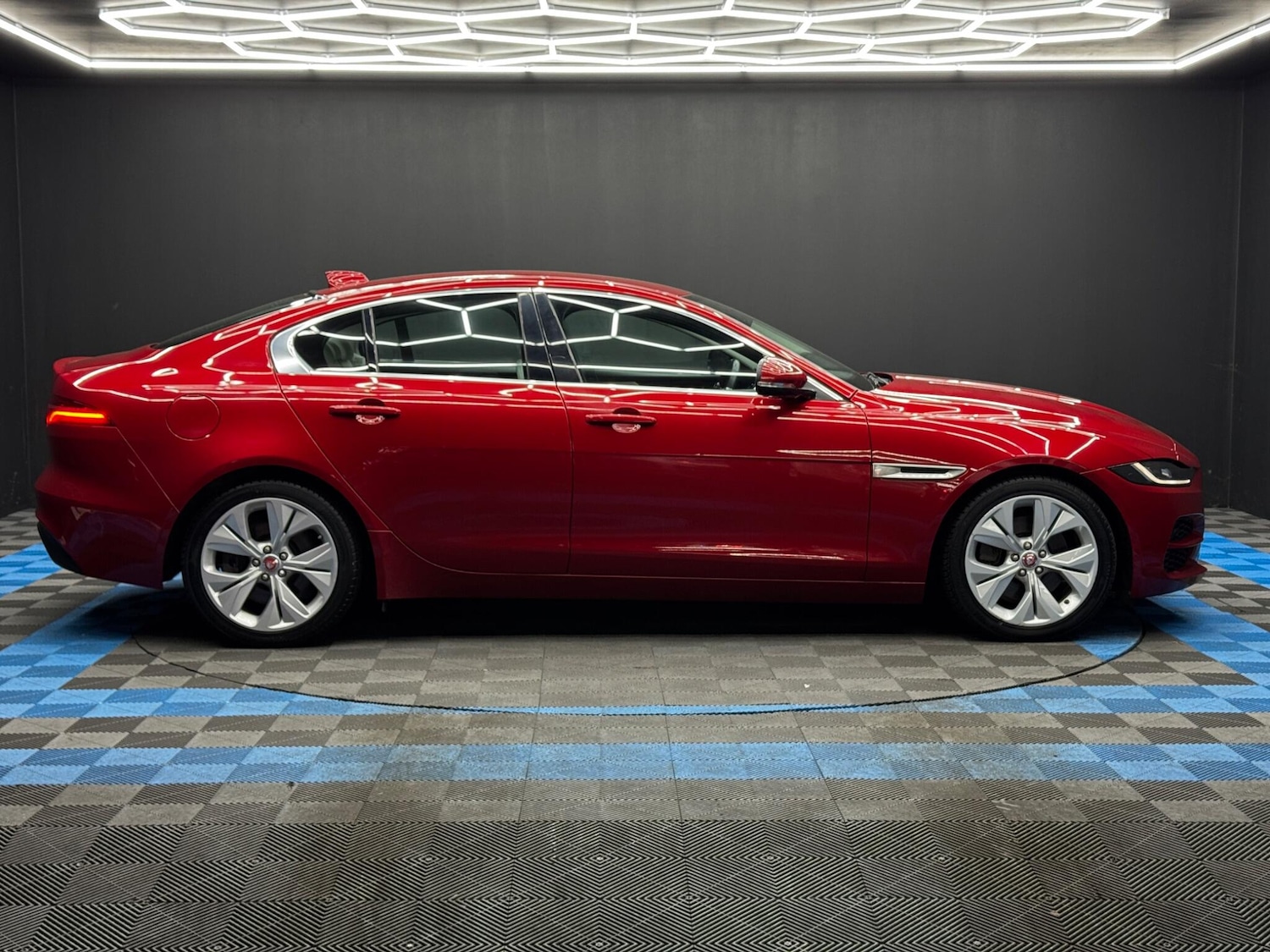 Used Jaguar XE for sale - 77671824: Photo 4