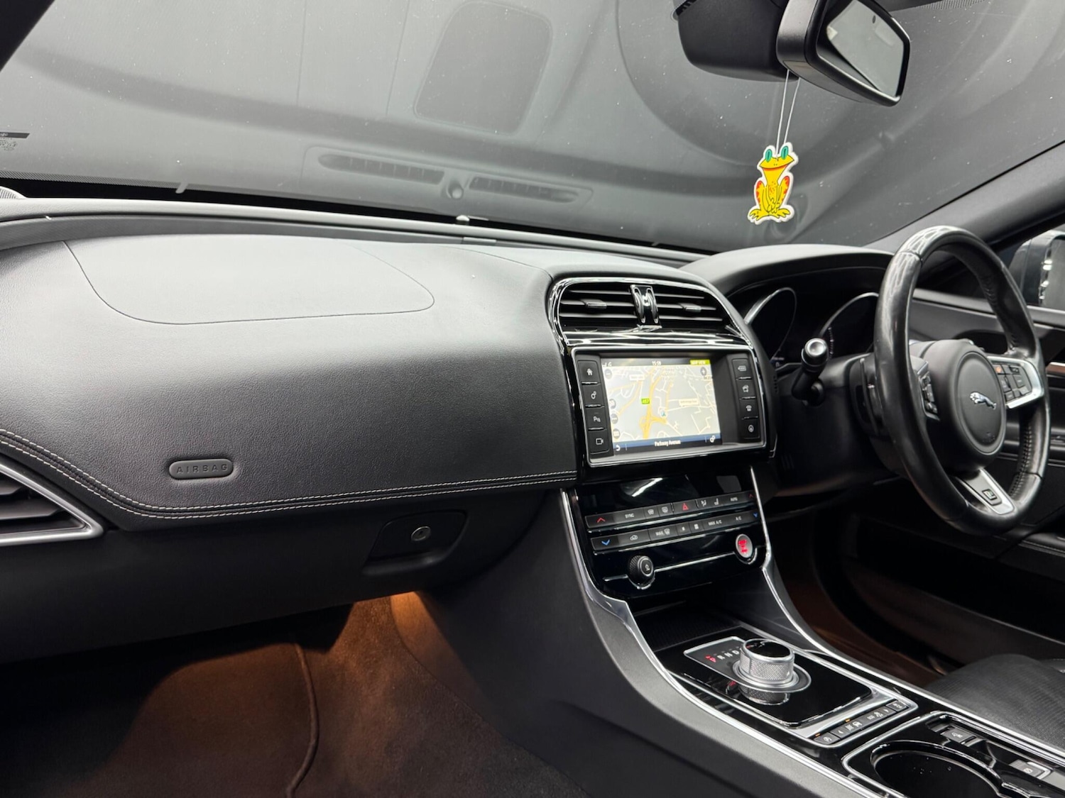 Used Jaguar XE 2016 for sale - 76485147: Photo 11