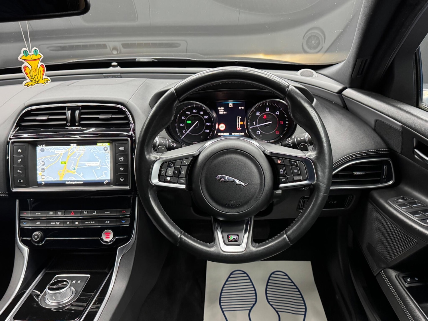 Used Jaguar XE 2016 for sale - 76485147: Photo 18