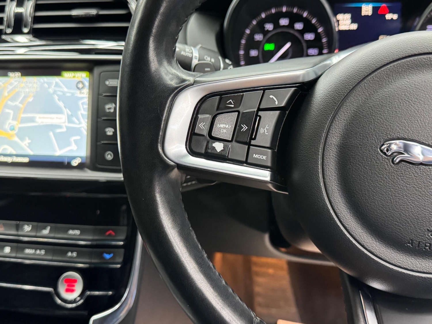 Used Jaguar XE 2016 for sale - 76485147: Photo 20