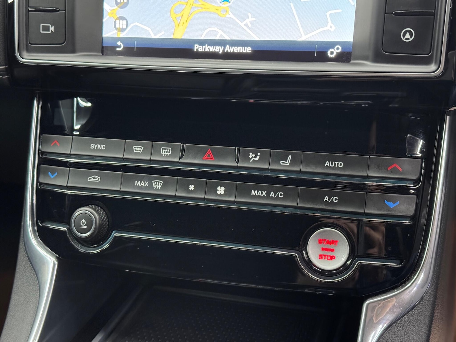 Used Jaguar XE 2016 for sale - 76485147: Photo 27