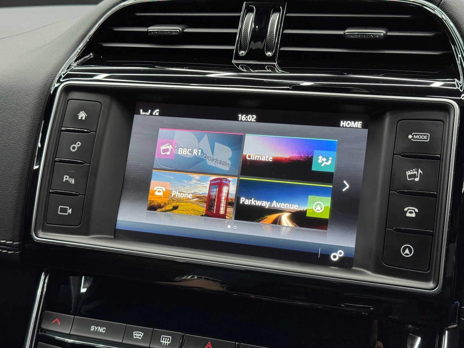 Used Jaguar XE 2016 for sale - 76485147: Photo 29