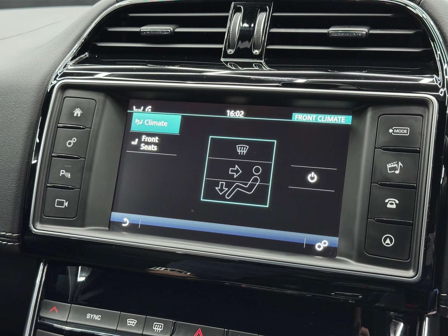 Used Jaguar XE 2016 for sale - 76485147: Photo 32