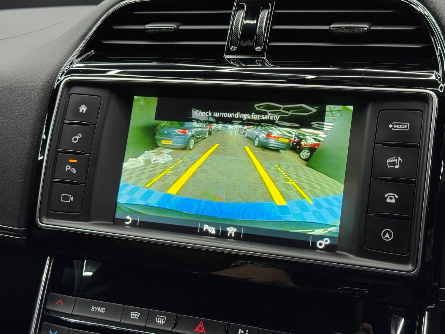 Used Jaguar XE 2016 for sale - 76485147: Photo 34