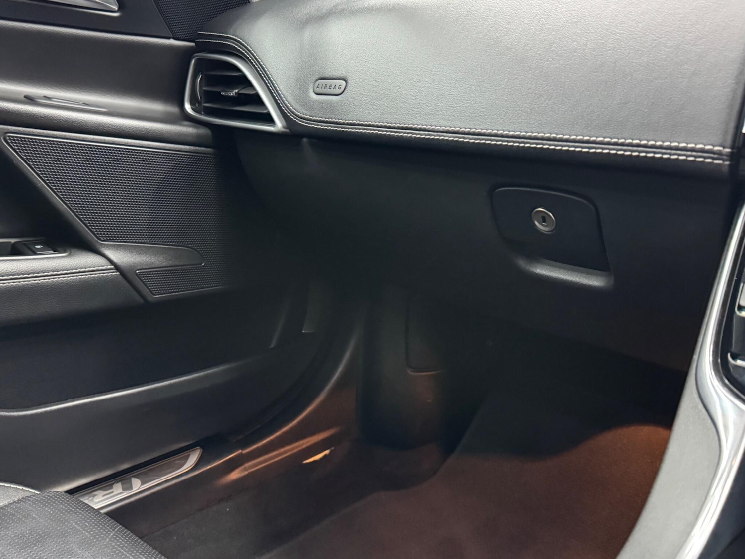 Used Jaguar XE 2016 for sale - 76485147: Photo 35