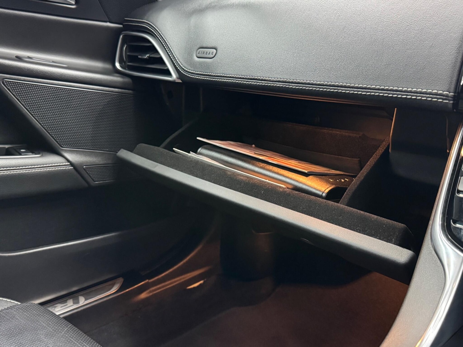 Used Jaguar XE 2016 for sale - 76485147: Photo 36