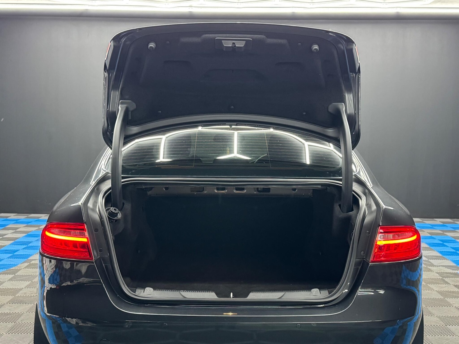 Used Jaguar XE 2016 for sale - 76485147: Photo 37