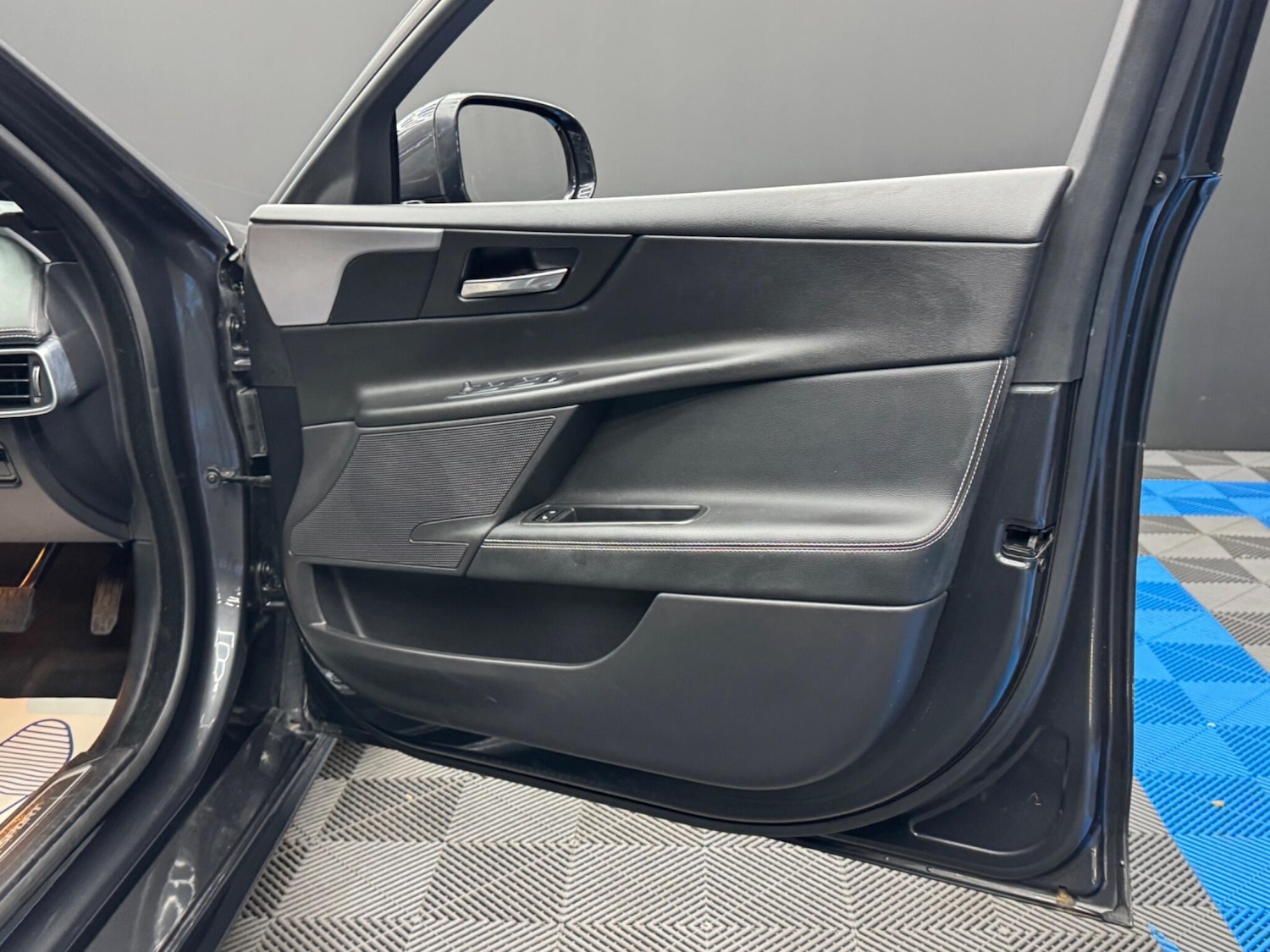 Used Jaguar XE 2016 for sale - 76485147: Photo 38