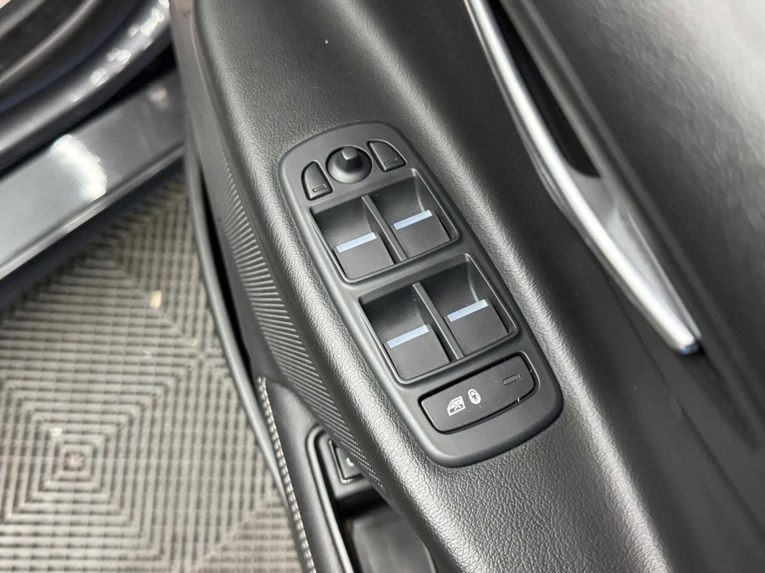 Used Jaguar XE 2016 for sale - 76485147: Photo 39