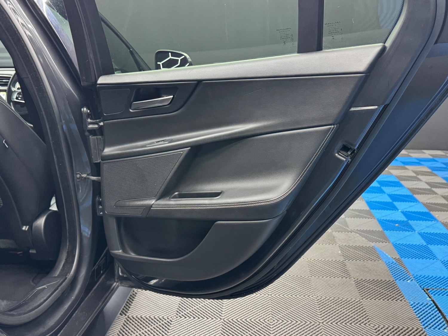 Used Jaguar XE 2016 for sale - 76485147: Photo 40