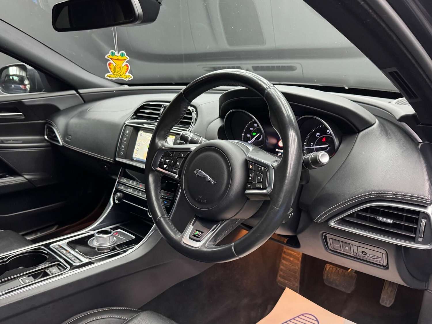 Used Jaguar XE 2016 for sale - 76485147: Photo 9