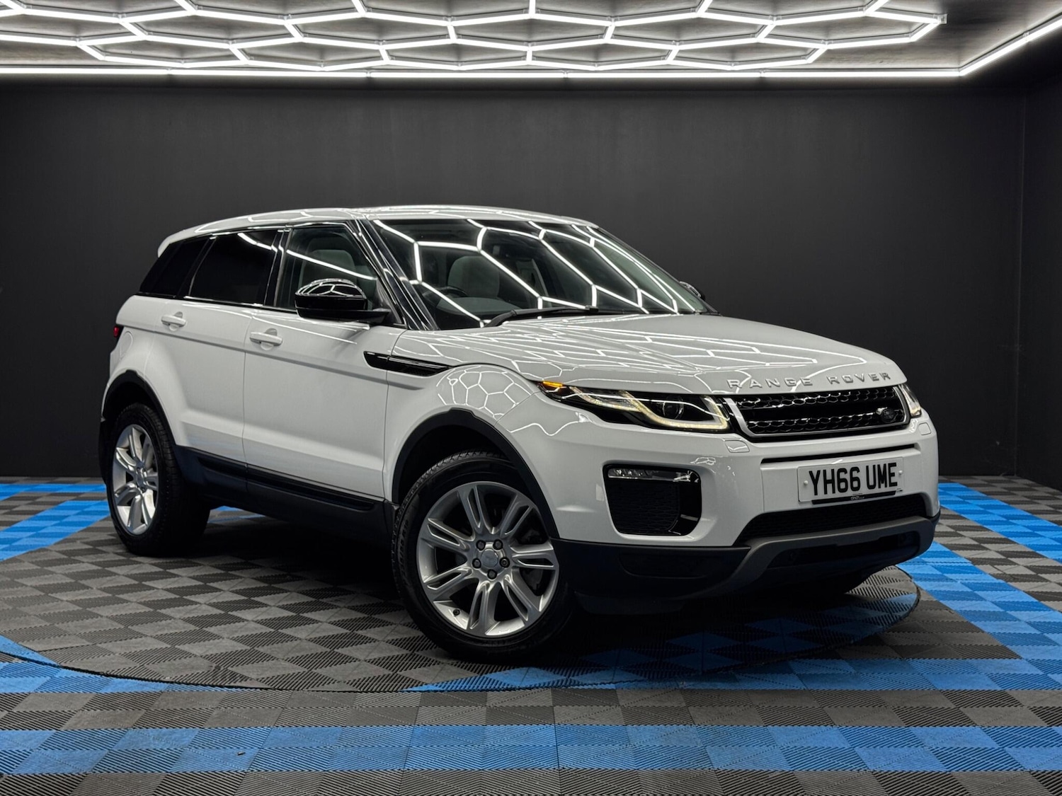 Used Land Rover Range Rover Evoque 2016 for sale - 76573789: Photo 1