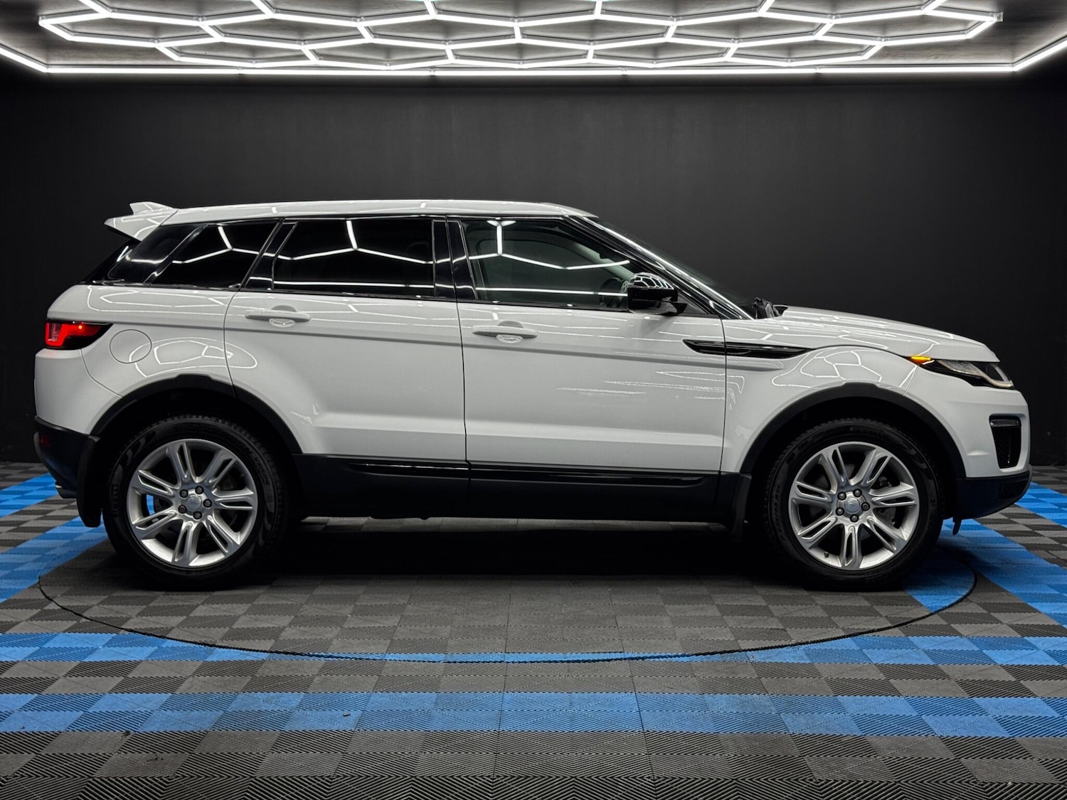 Used Land Rover Range Rover Evoque 2016 for sale - 76573789: Photo 4