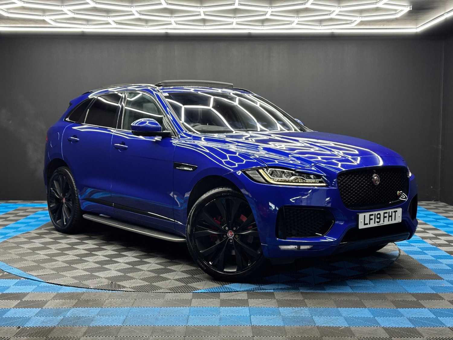 Used Jaguar F-Pace 2019 for sale - 76689135: Photo 1