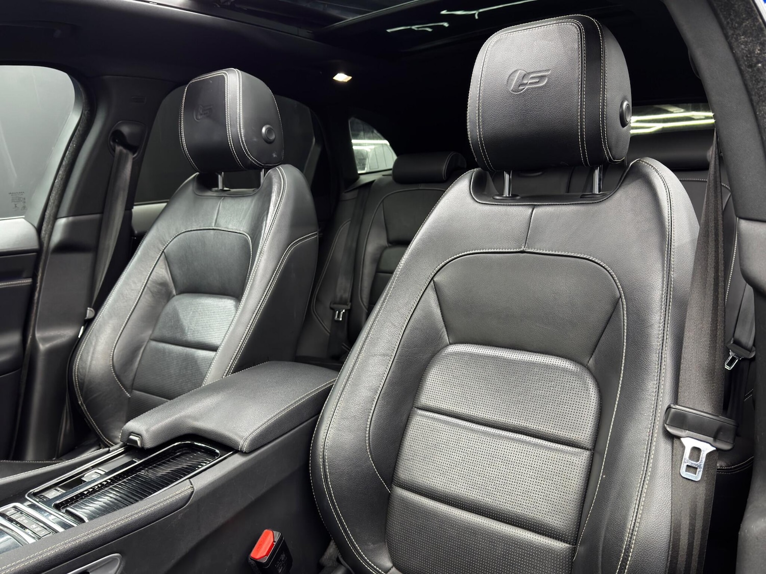 Used Jaguar F-Pace 2019 for sale - 76689135: Photo 14