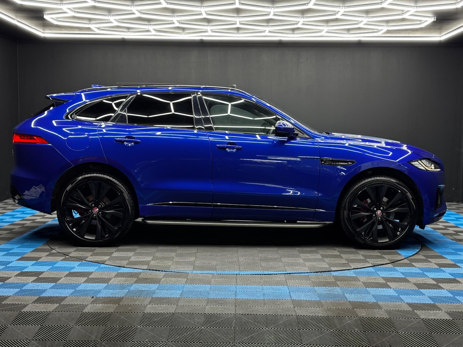 Used Jaguar F-Pace 2019 for sale - 76689135: Photo 4