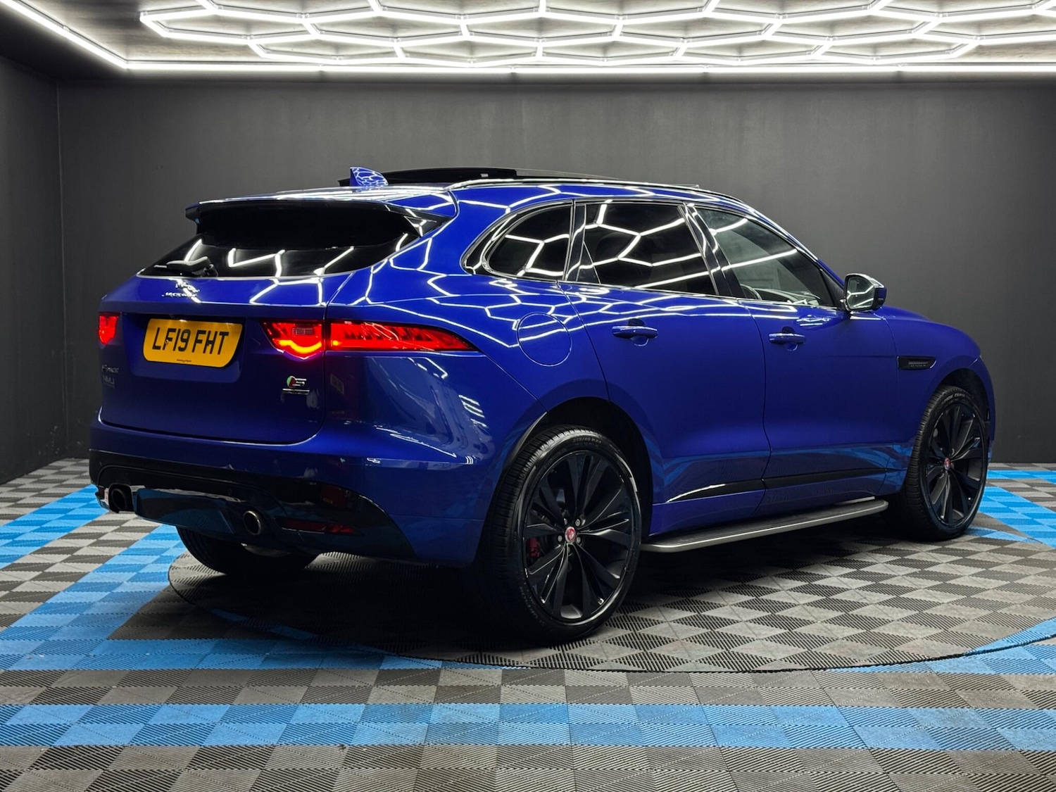 Used Jaguar F-Pace 2019 for sale - 76689135: Photo 5