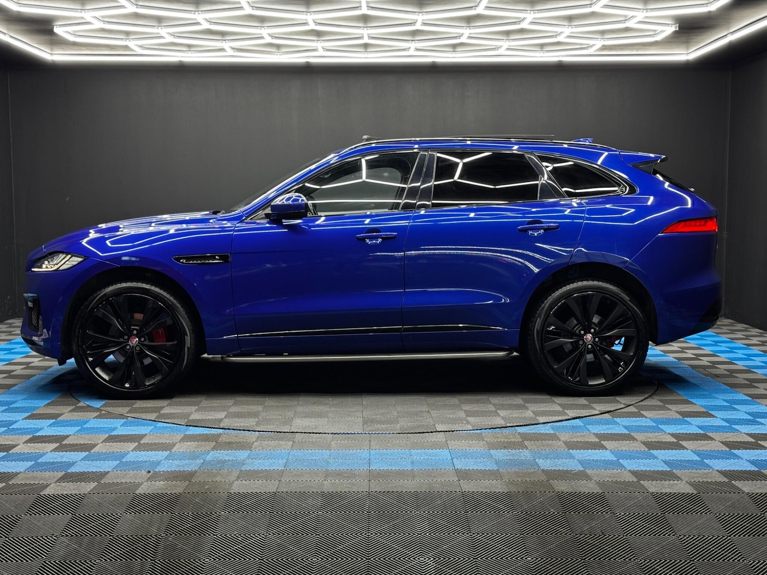 Used Jaguar F-Pace 2019 for sale - 76689135: Photo 8