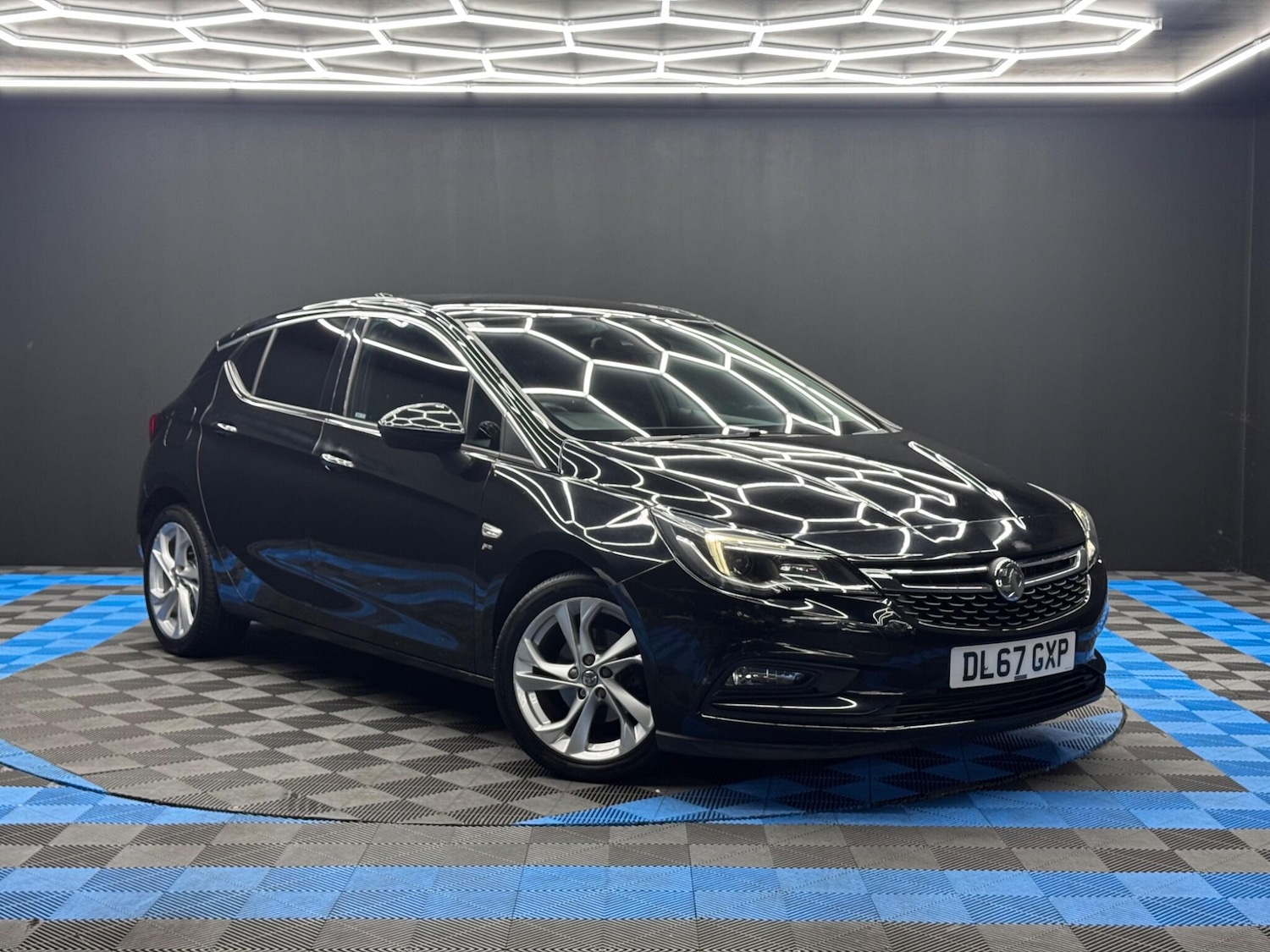 Used Vauxhall Astra 2017 for sale - 76349370: Photo 1