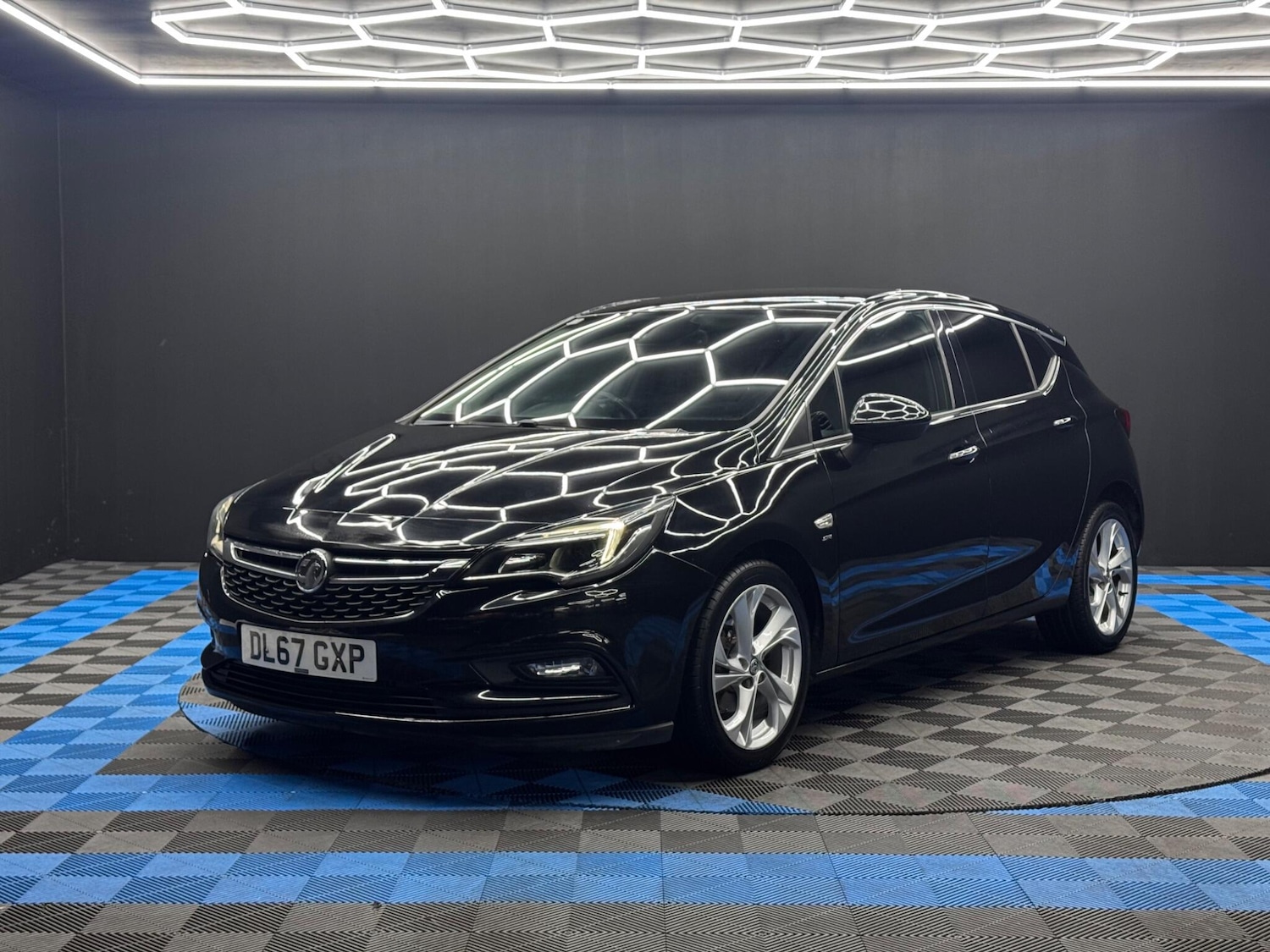 Used Vauxhall Astra 2017 for sale - 76349370: Photo 3