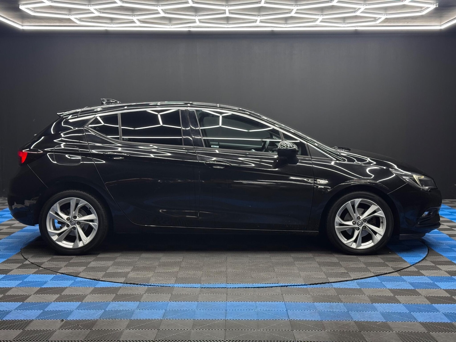 Used Vauxhall Astra 2017 for sale - 76349370: Photo 4