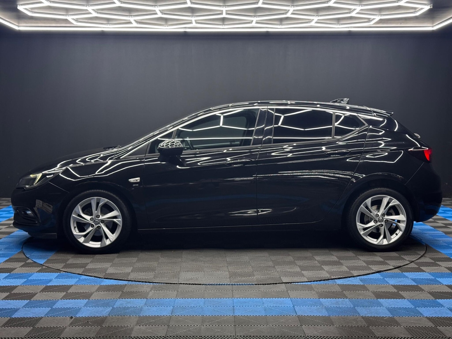 Used Vauxhall Astra 2017 for sale - 76349370: Photo 8
