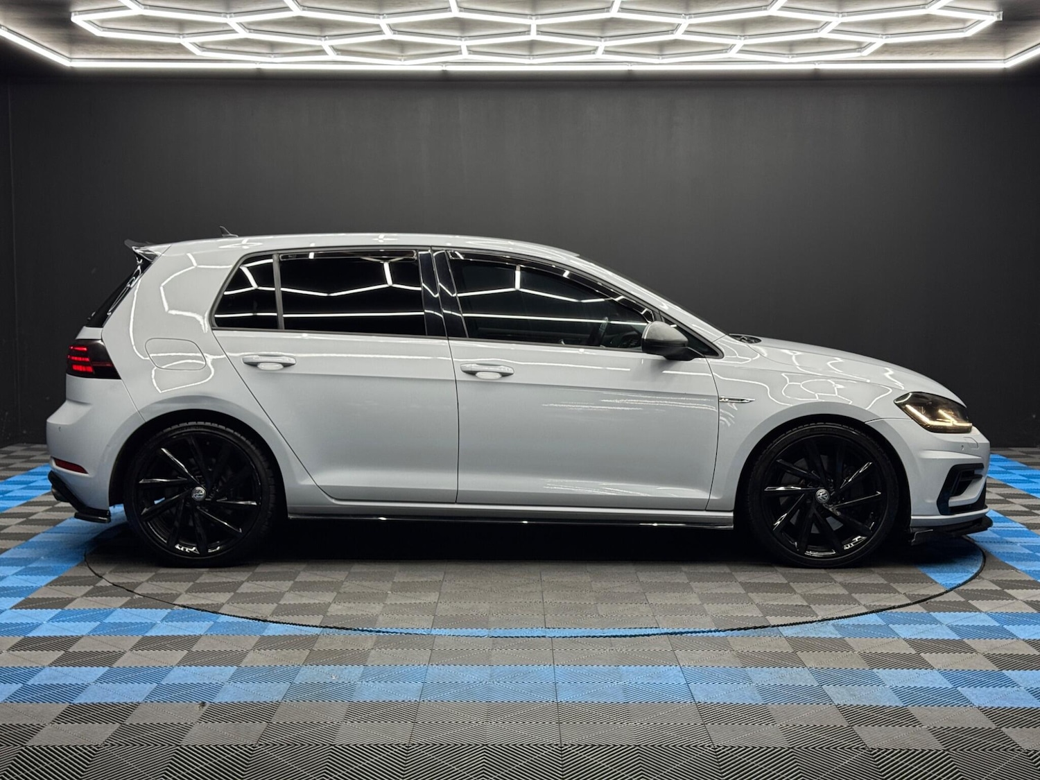 Used Volkswagen Golf 2018 for sale - 77229495: Photo 4