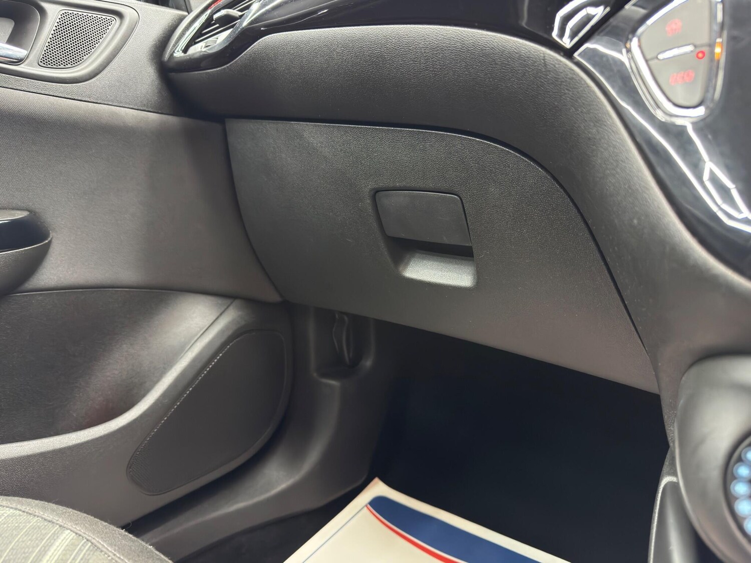 Used Vauxhall Corsa 2015 for sale - 77351891: Photo 32