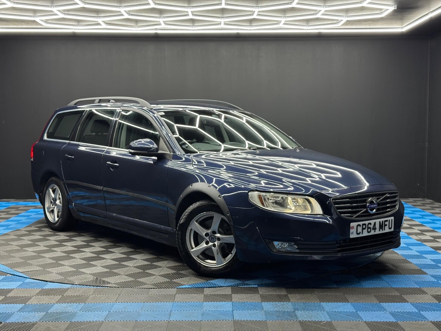 Used Volvo V70 2015 for sale - 78073040: Photo 1