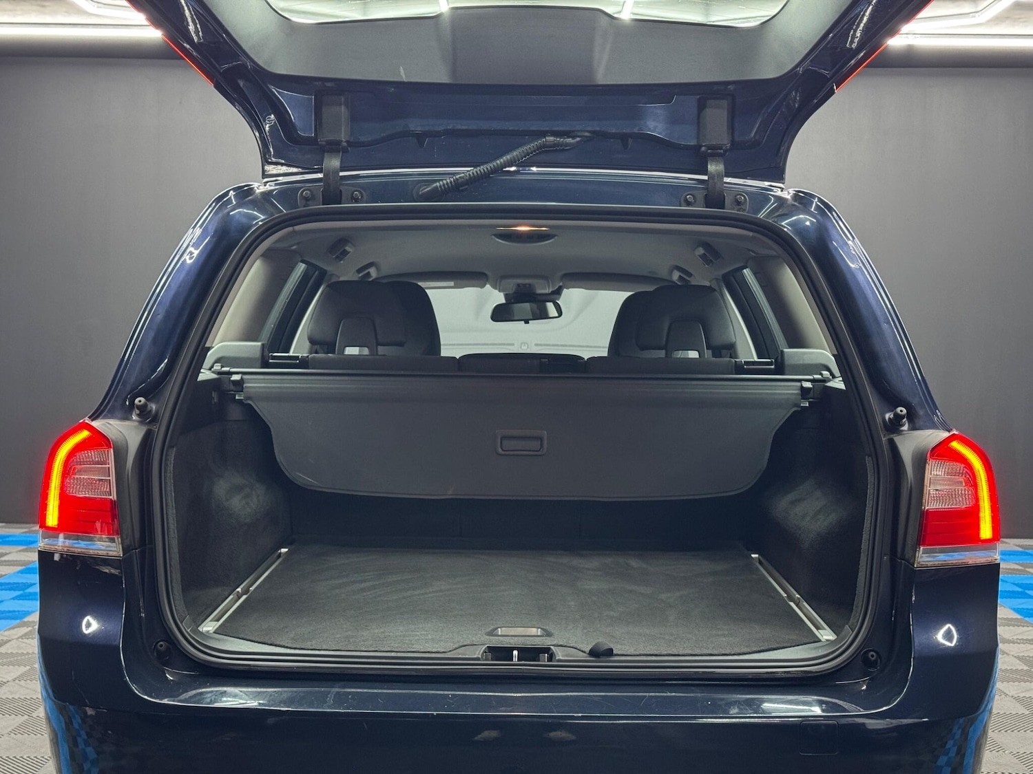 Used Volvo V70 2015 for sale - 78073040: Photo 35