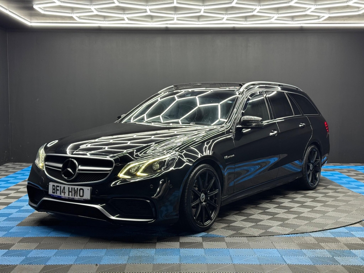 Used Mercedes-Benz E Class 2014 for sale - 77279378: Photo 3