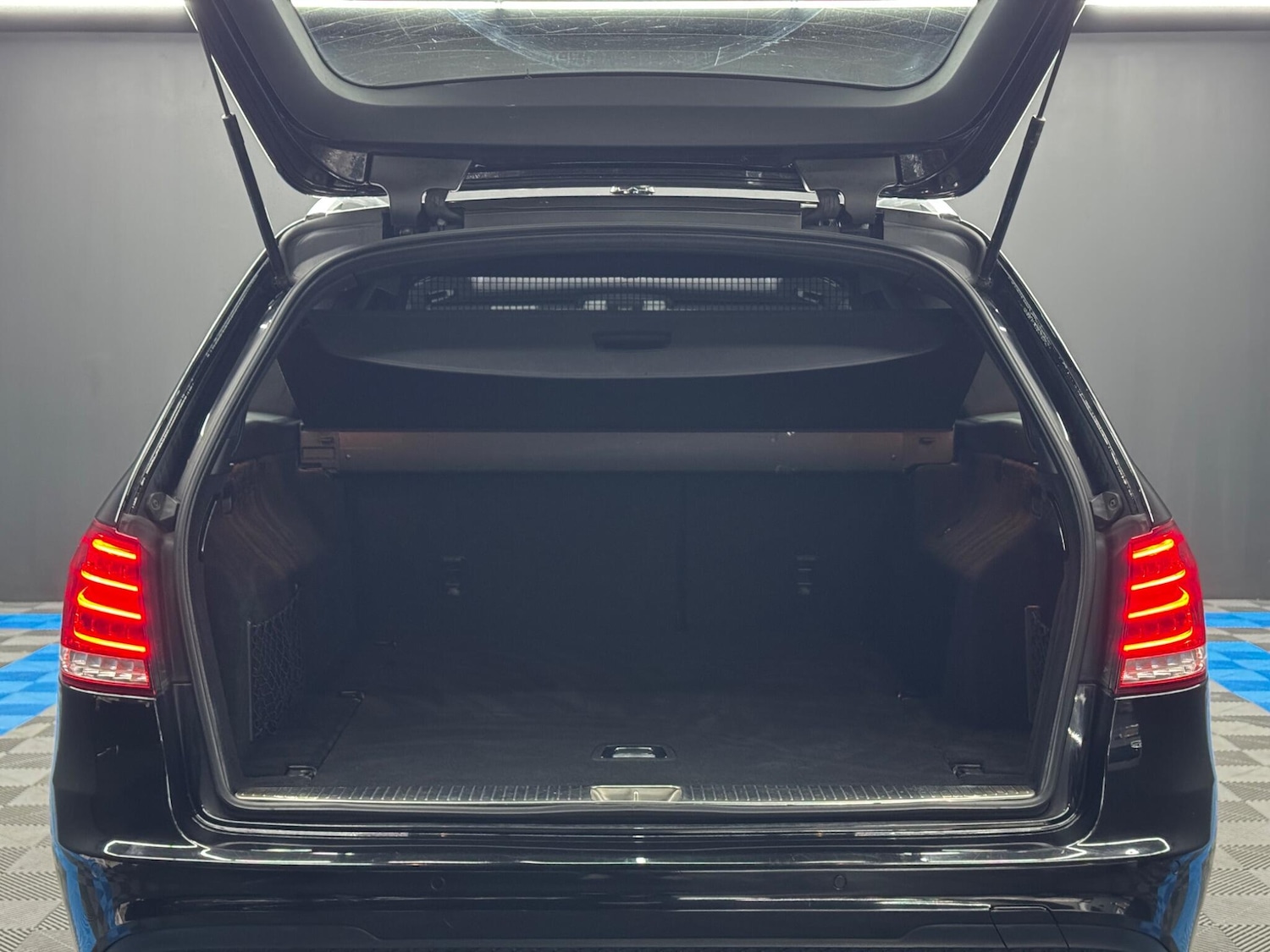 Used Mercedes-Benz E Class 2014 for sale - 77279378: Photo 37