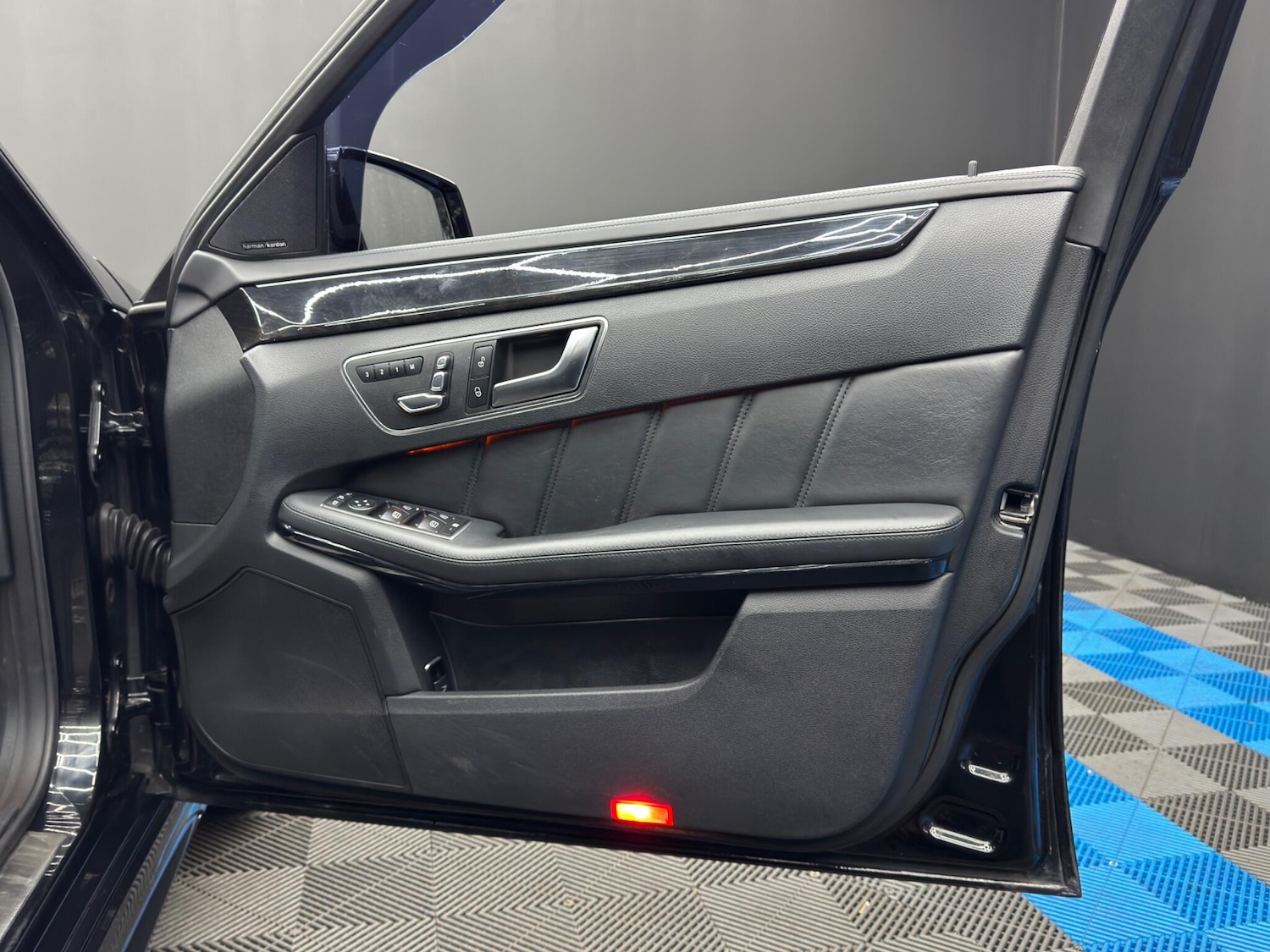 Used Mercedes-Benz E Class 2014 for sale - 77279378: Photo 38