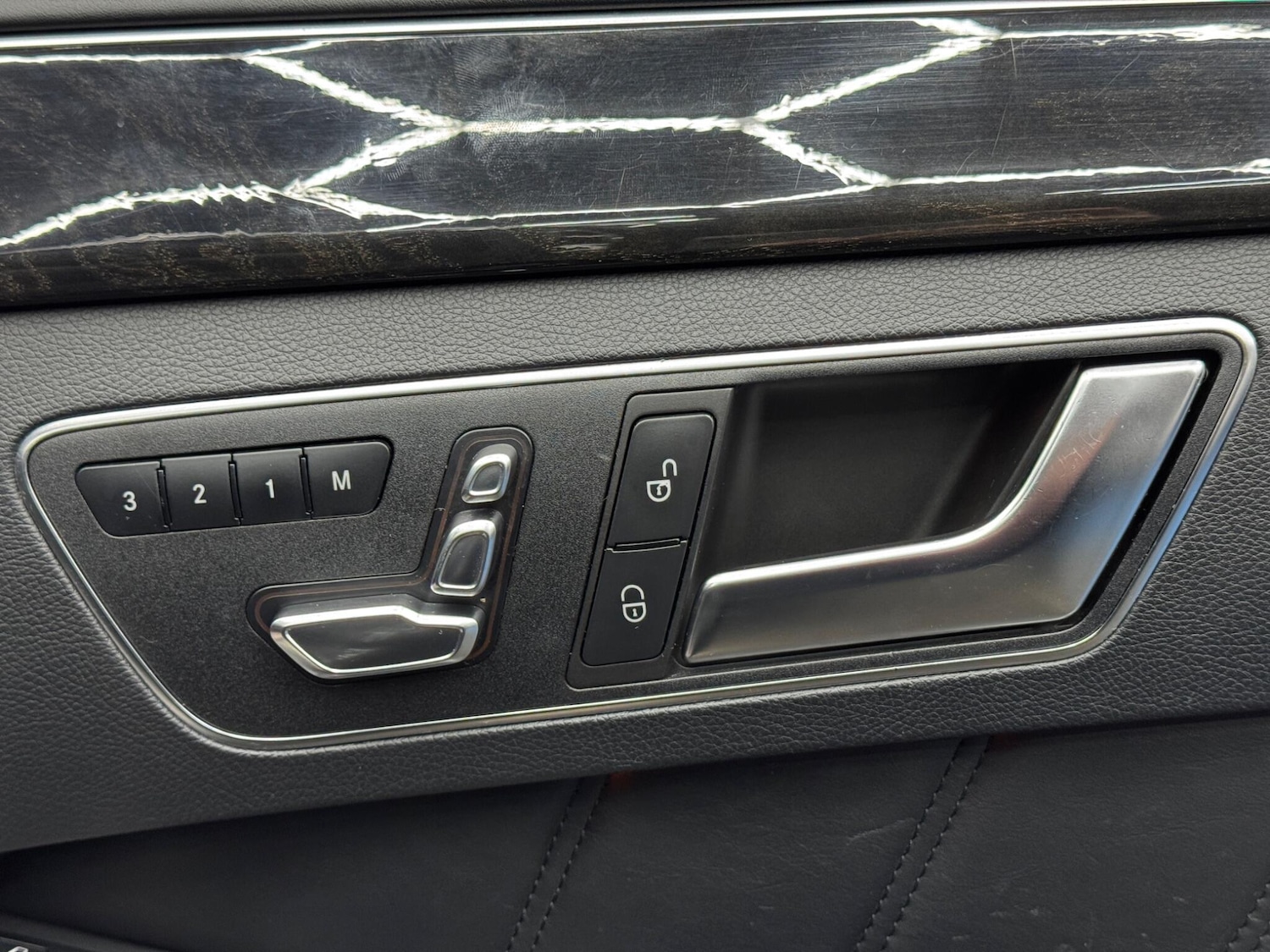 Used Mercedes-Benz E Class 2014 for sale - 77279378: Photo 40