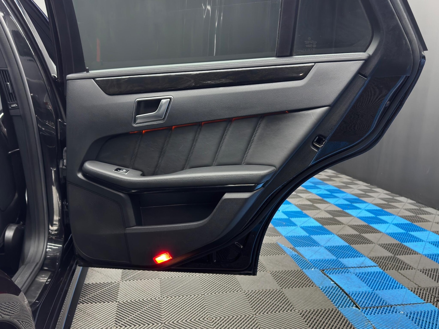 Used Mercedes-Benz E Class 2014 for sale - 77279378: Photo 42