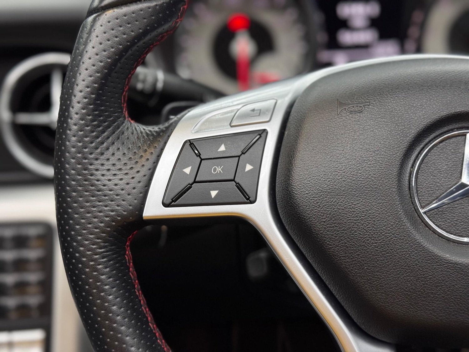 Used Mercedes-Benz SLK 2011 for sale - 76137653: Photo 18