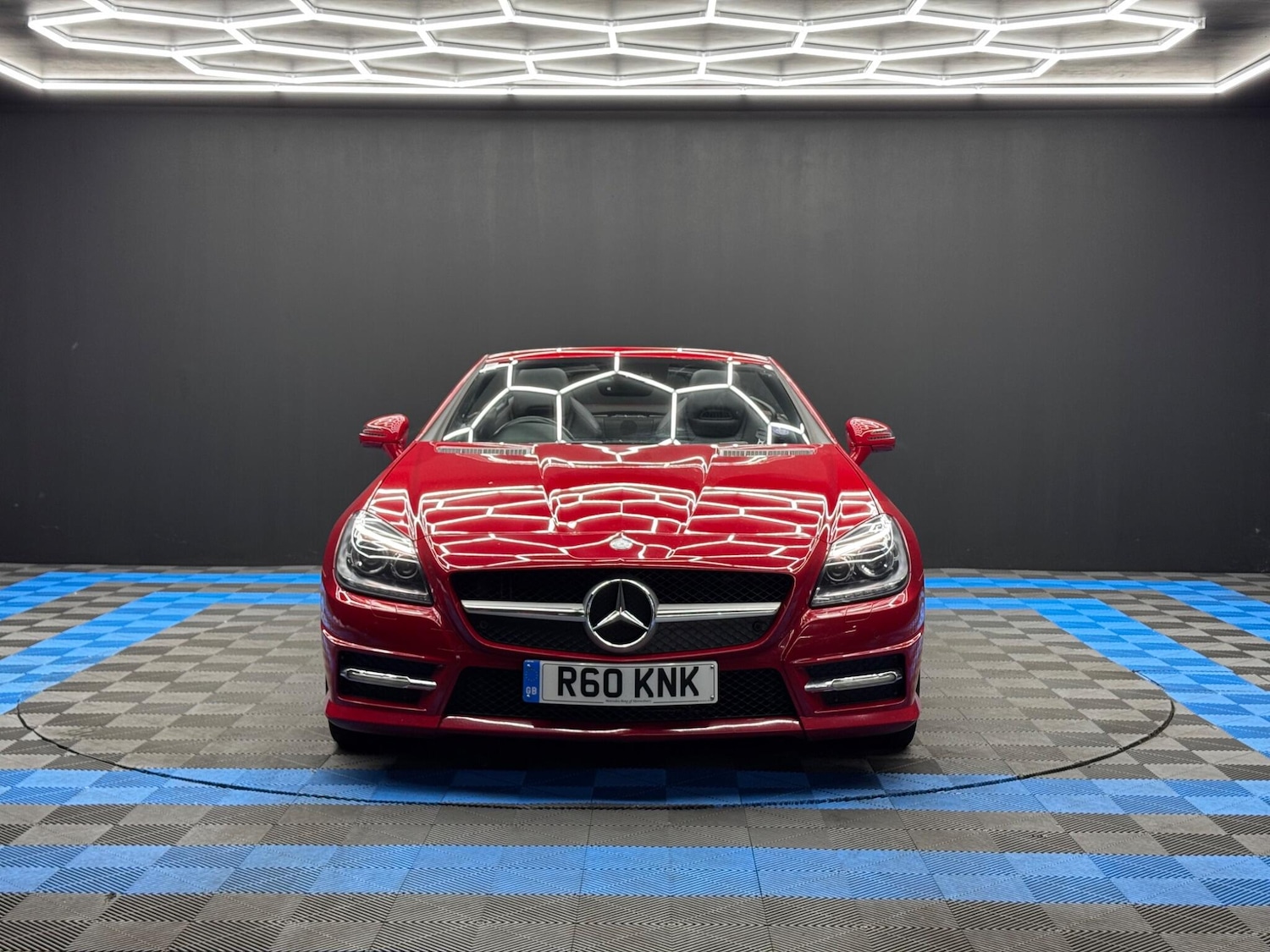 Used Mercedes-Benz SLK 2011 for sale - 76137653: Photo 2