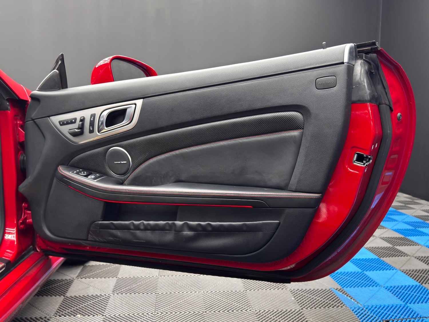 Used Mercedes-Benz SLK 2011 for sale - 76137653: Photo 32