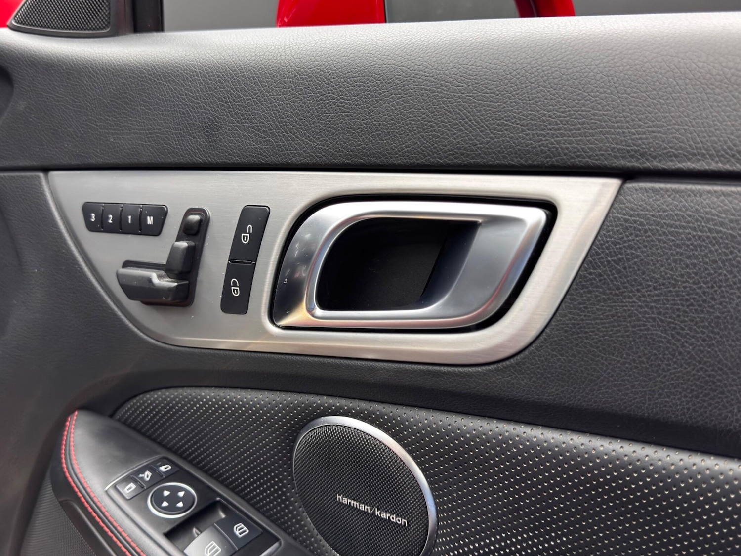 Used Mercedes-Benz SLK 2011 for sale - 76137653: Photo 33