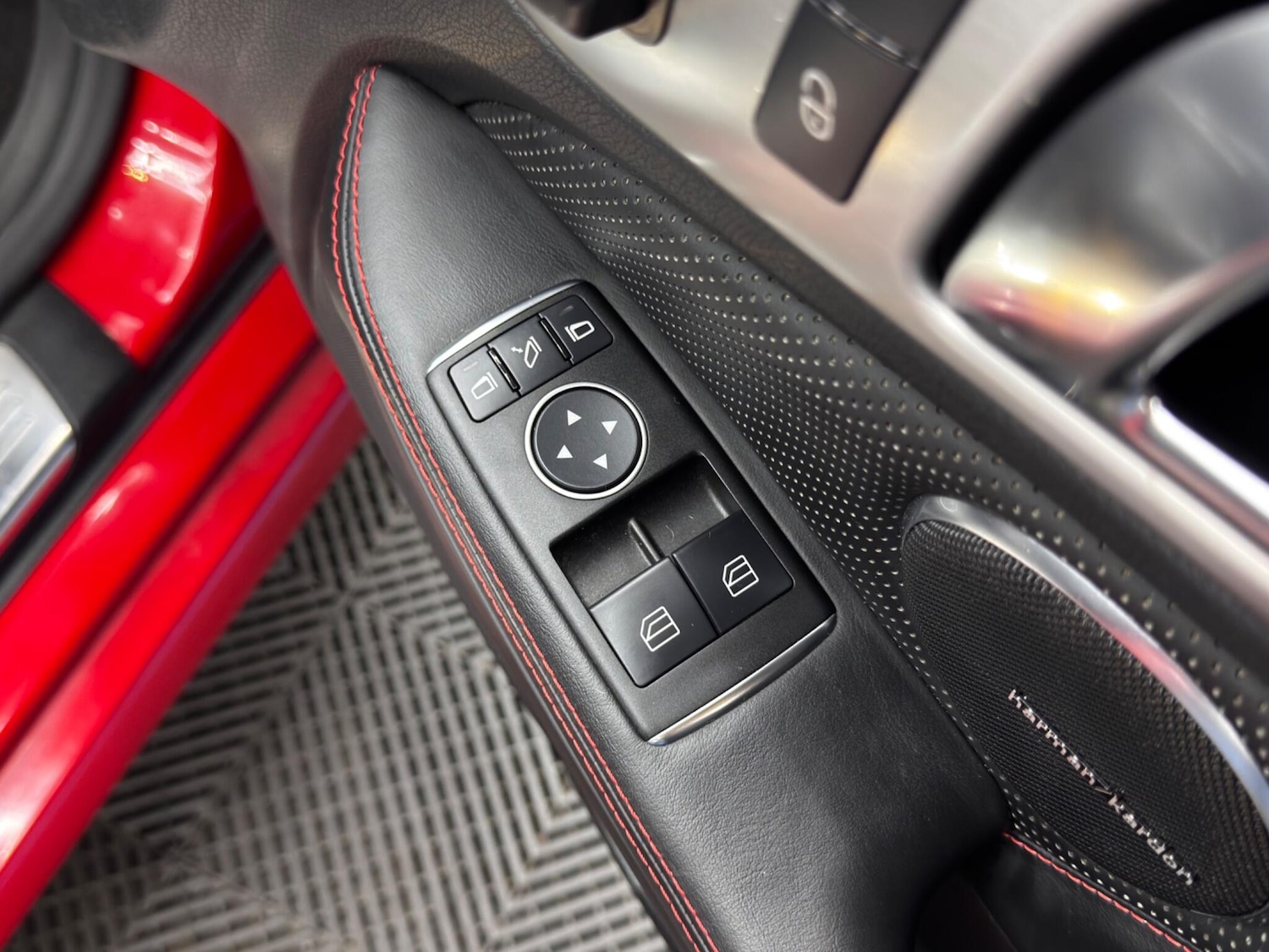 Used Mercedes-Benz SLK 2011 for sale - 76137653: Photo 35
