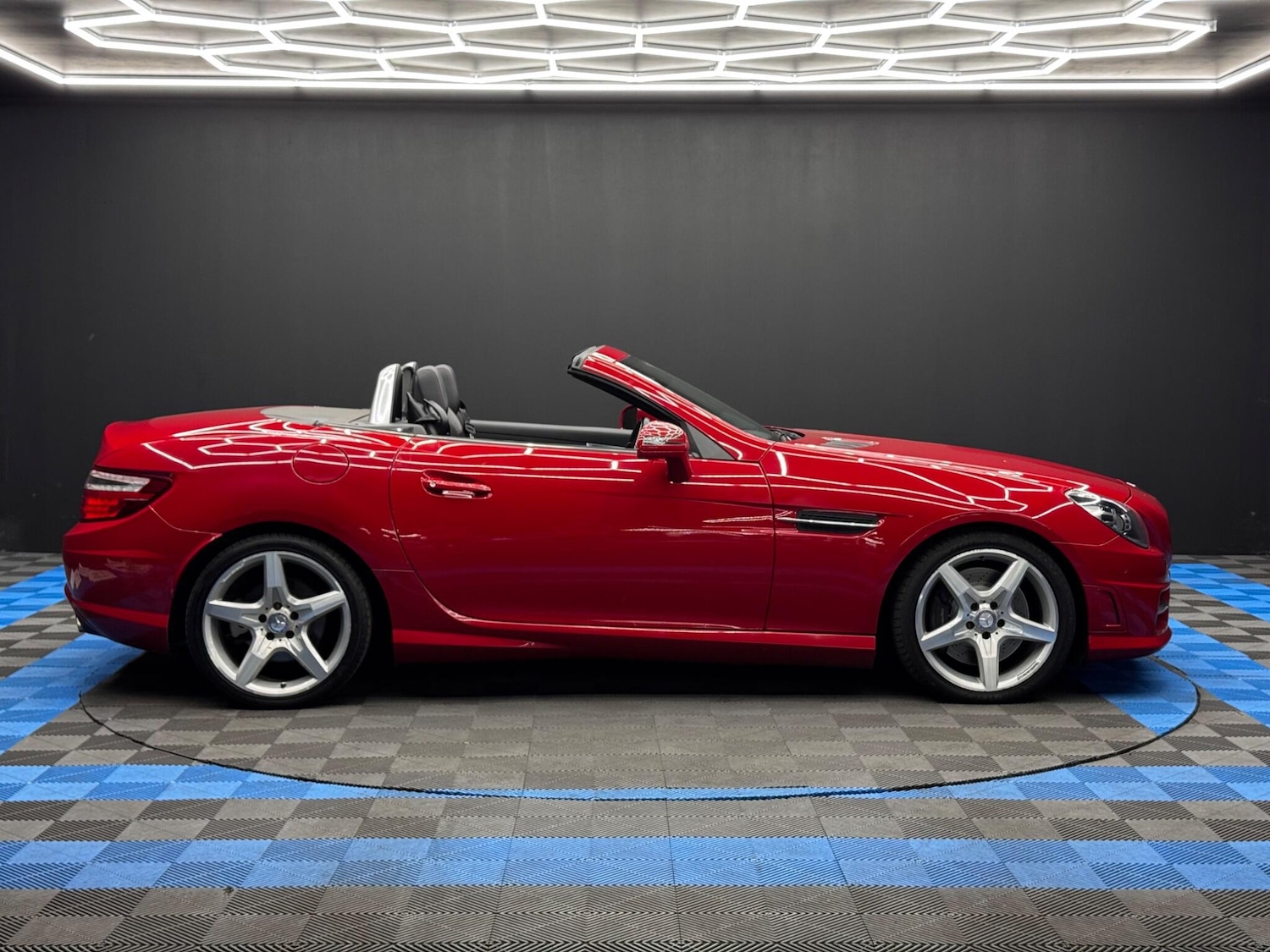 Used Mercedes-Benz SLK 2011 for sale - 76137653: Photo 4