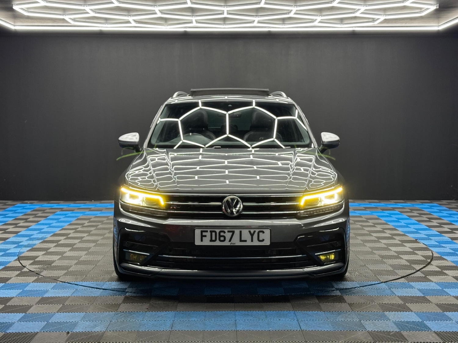 Used Volkswagen Tiguan for sale - 77510407: Photo 2