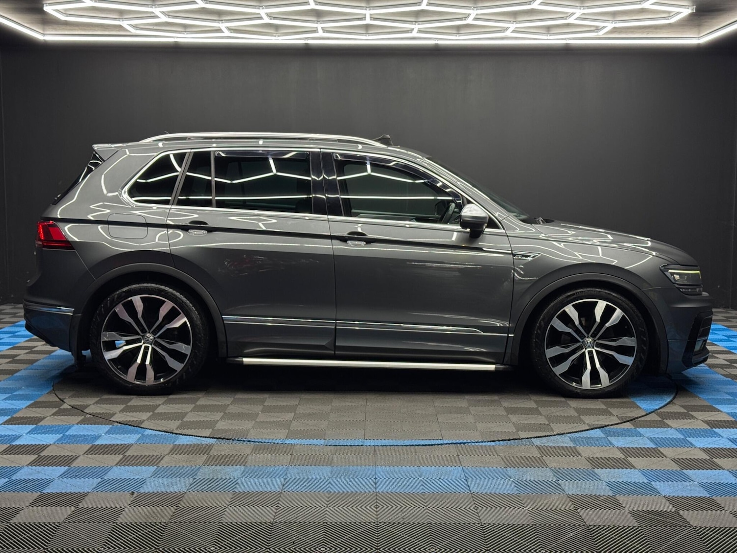 Used Volkswagen Tiguan for sale - 77510407: Photo 4