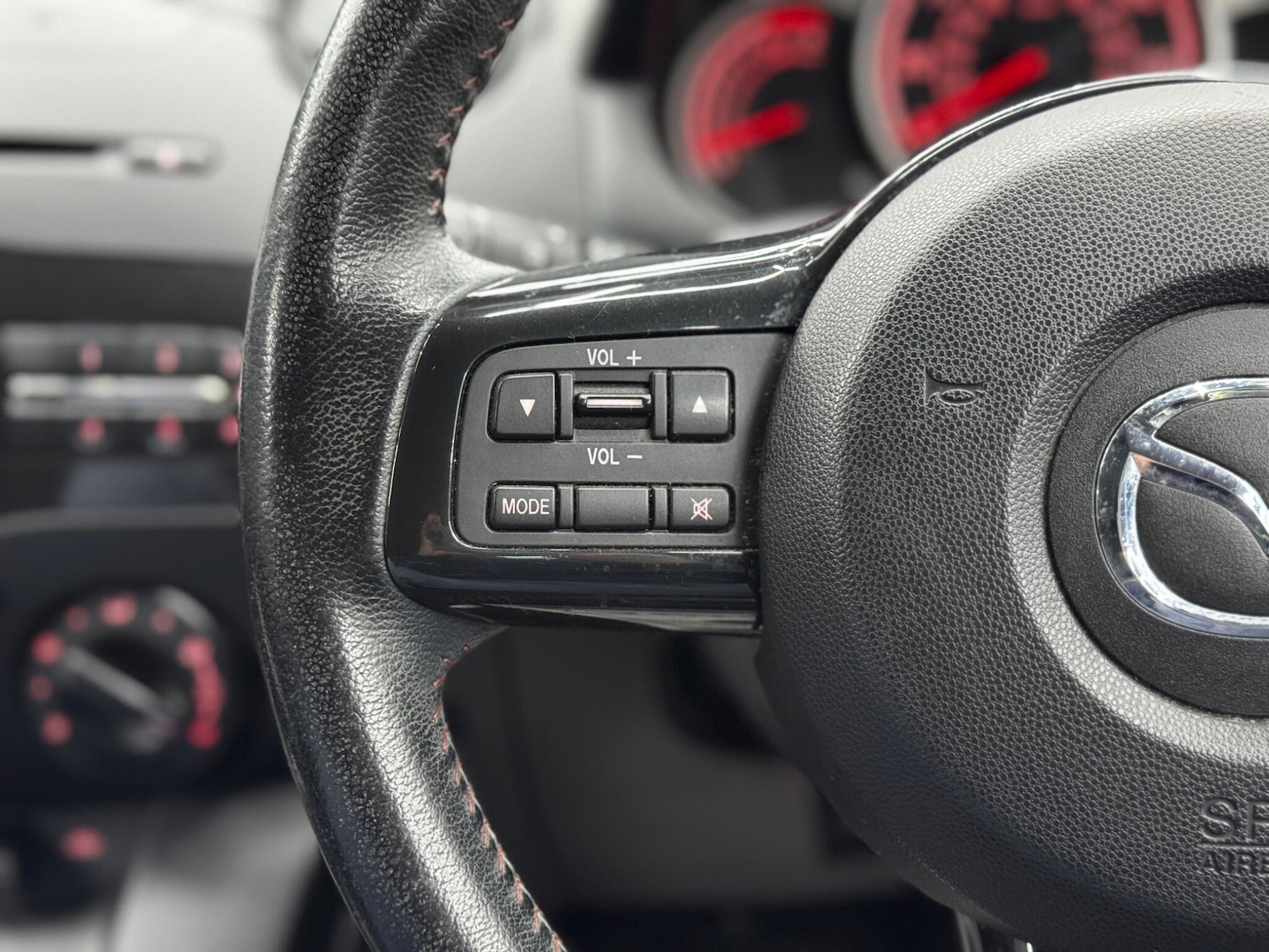 Used Mazda Mazda2 2014 for sale - 77958169: Photo 19