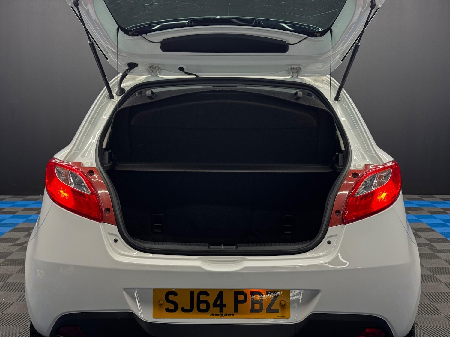 Used Mazda Mazda2 2014 for sale - 77958169: Photo 27