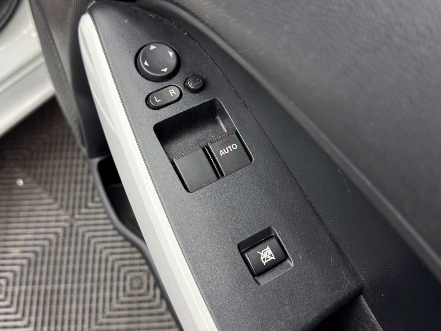 Used Mazda Mazda2 2014 for sale - 77958169: Photo 29