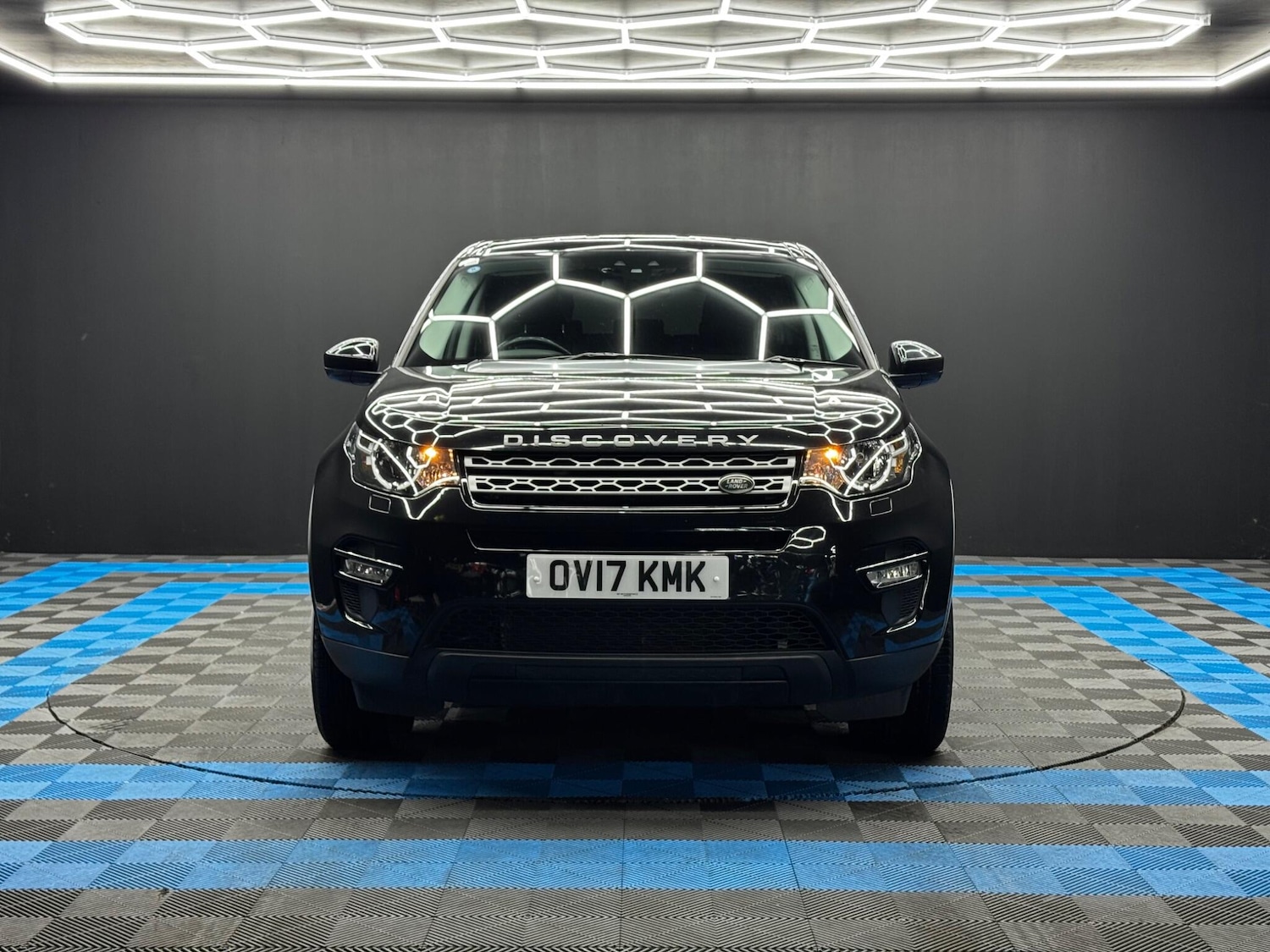 Used Land Rover Discovery Sport 2017 for sale - 76485292: Photo 2